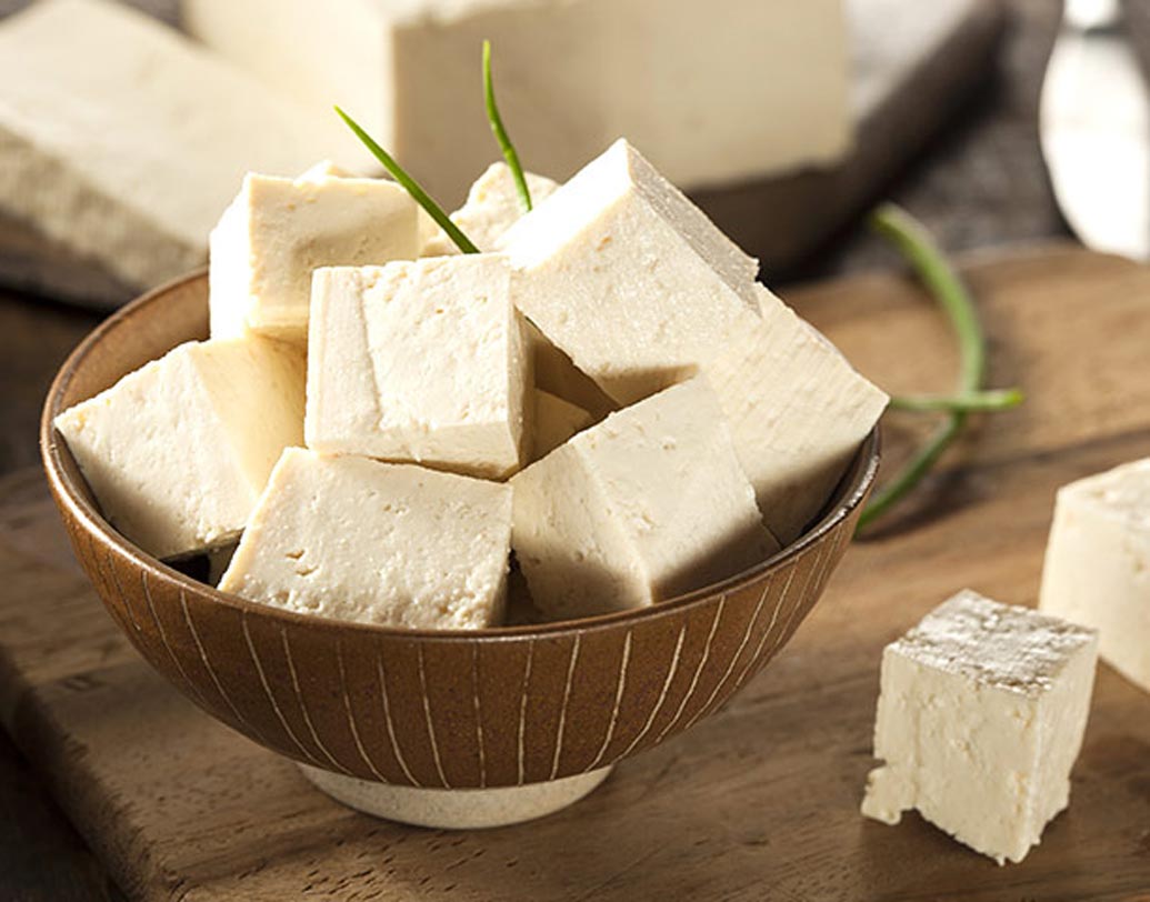 প্রসেসড: পনির সব সময় টাটকা বিক্রি করা হয়। কিন্তু টোফু প্রসেসডও হতে পারে।