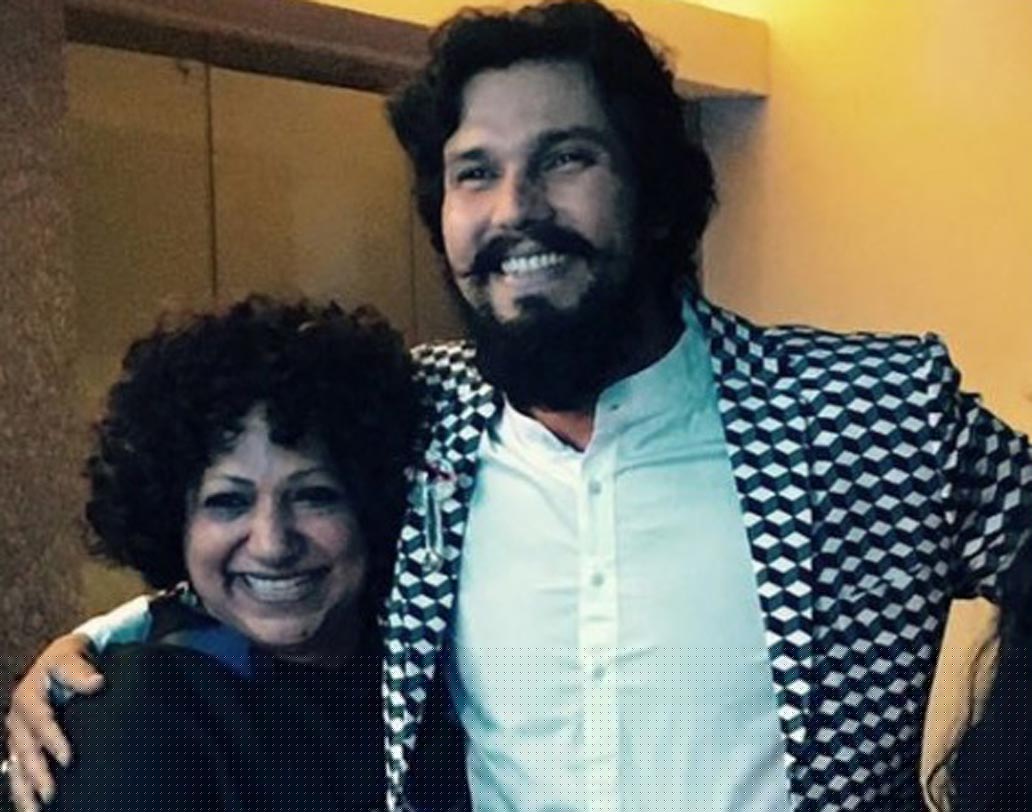 রণদীপ হুডার ফেভারিট। নাম অম্বিকা পিল্লাই। ঐশ্বর্যা ও মালাইকাও বেশির ভাগ সময় অম্বিকাকেই বেছে নেন। এক বার সাজানোর জন্য অম্বিকা নেন ২৫ হাজার। ব্রাইডাল সাজ হলে ৪০ হাজার।