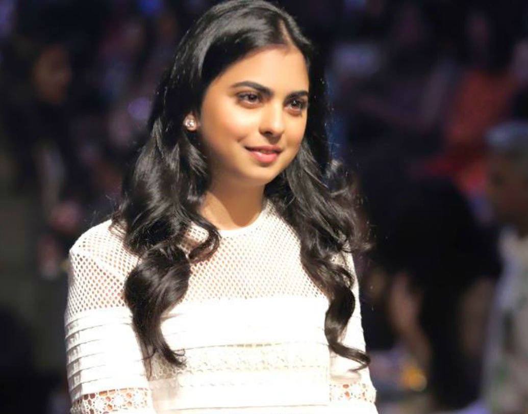 ঈশা অম্বানী: এশিয়ার প্রথম ১২ জন মহিলা শিল্পপতির তালিকায় প্রথম দিকে স্থান পেয়েছেন মুকেশ ও নিতা অম্বানীর মেয়ে ঈশা অম্বানী। ফোর্বসের প্রকাশিত এশিয়ার প্রভাবশালী মহিলা শিল্পপতিদের তালিকায় দ্বিতীয় স্থানে রয়েছেন ঈশা। নিজের দক্ষতা এবং যোগ্যতার প্রমাণ দিয়ে রিলায়েন্সের অন্তর্গত দুটি সংস্থার শীর্ষপদাধিকারীর দায়িত্ব পেয়েছেন।