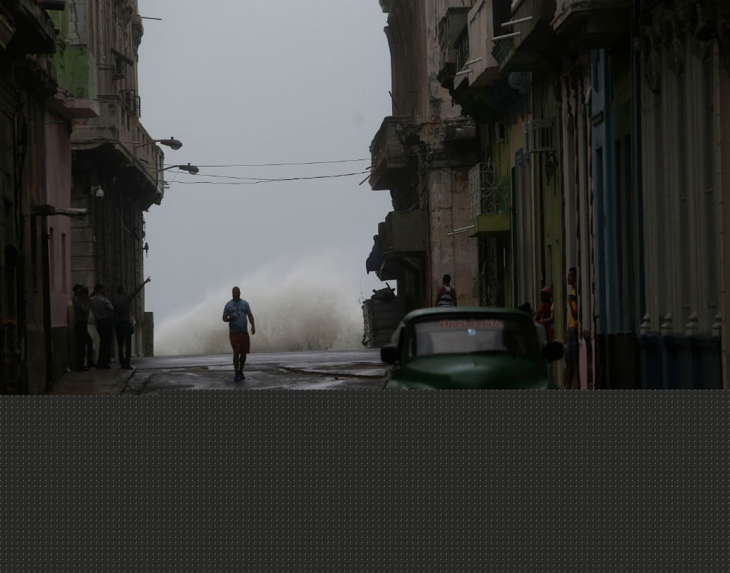 দক্ষিণ ফ্লোরিডার উপর দিয়ে ইরমার সবচেয়ে ভয়ানক অংশটি যাওয়ার আশঙ্কা করা হচ্ছে। ফলে সেখান থেকে সবাইকেই নিরাপদ দূরত্বে নিয়ে যাওয়া হয়েছে।