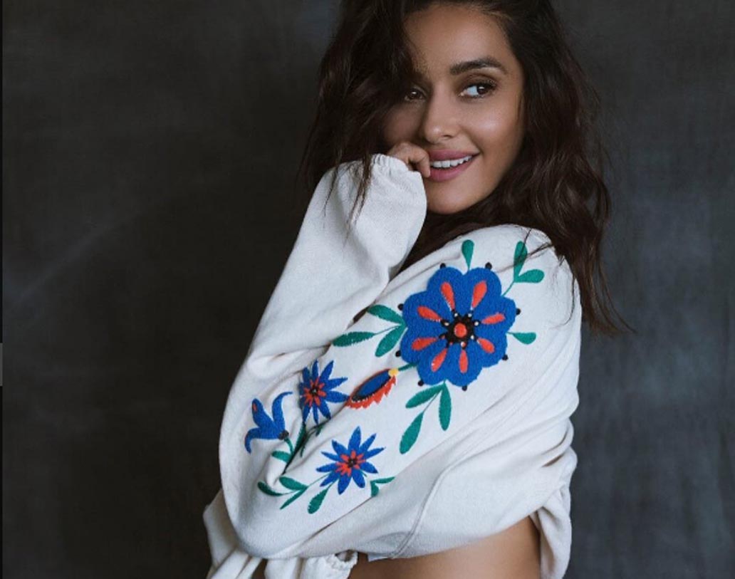 ৩৬ বছরের শিবানী শাহরুখ ও সলমনের ‘ডাই হার্ড’ ফ্যান। পছন্দ করেন মাধুরী দীক্ষিতের নাচ।