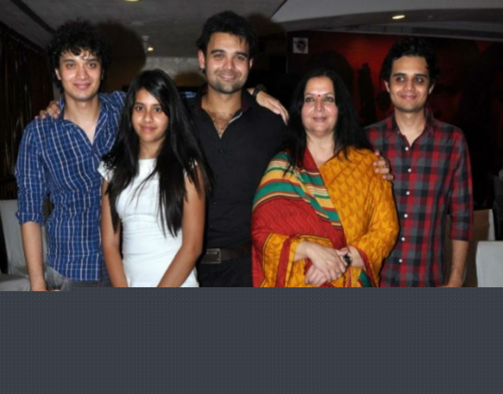 বাড়িতে নিয়ে আসা হয় ওই কন্যা সন্তানকে। নাম রাখেন দিশানী চক্রবর্তী।