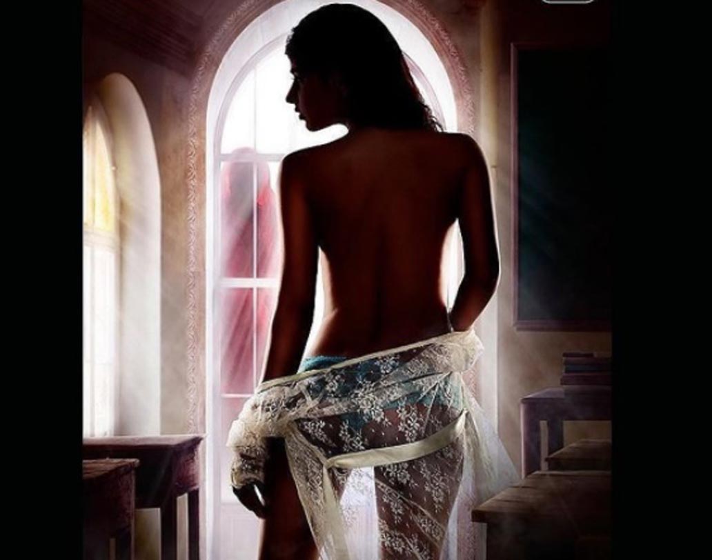 সদ্য মুক্তি পেয়েছে একতা কপূরের ওয়েব সিরিজ ‘রাগিণী এম এম এস ২.২’ এর পোস্টার। ইনি করিশ্মা শর্মা। হিন্দি টেলিভিশনের জনপ্রিয় মুখ। সঙ্গে রয়েছেন সিদ্ধার্থ গুপ্ত।