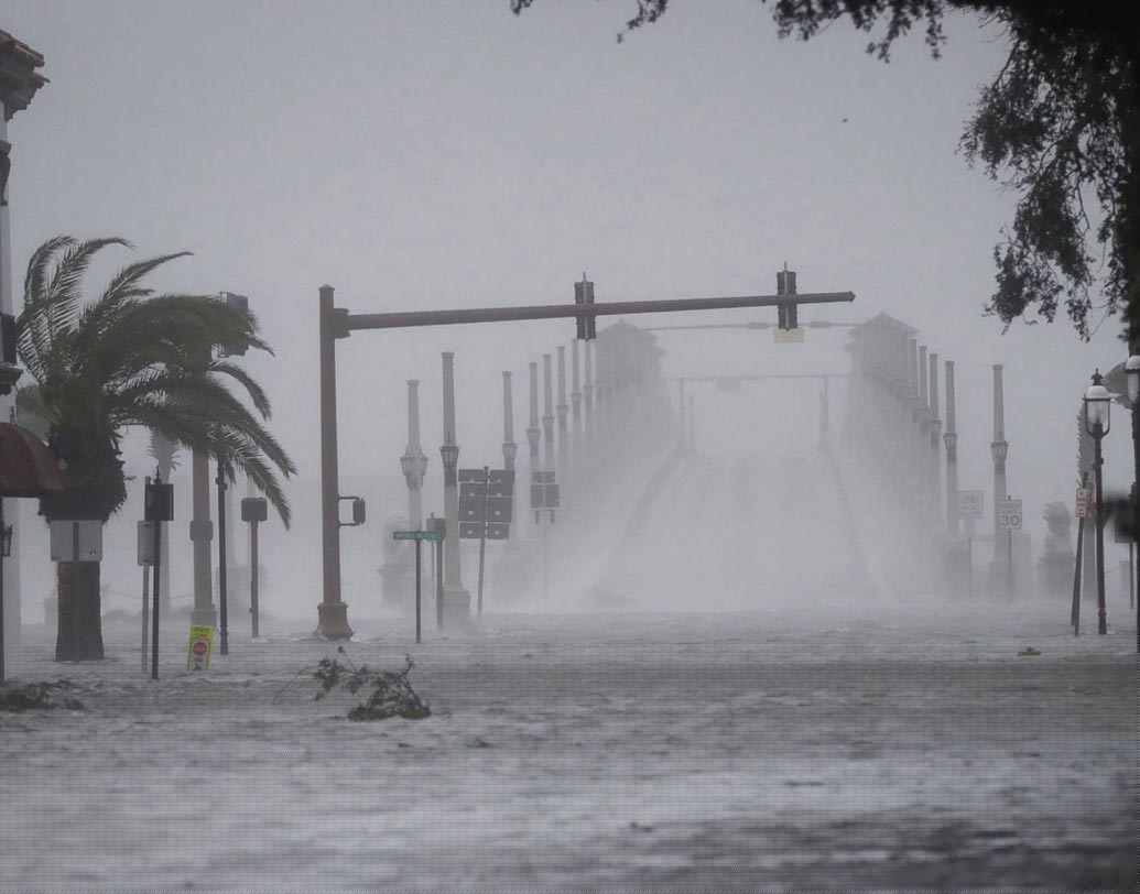 দক্ষিণ ফ্লোরিডার মূল ভূখণ্ড থেকে পশ্চিম উপকূলের কি ওয়েস্ট থেকে টামপার দিকে এগিয়ে চলেছে ইরমা।