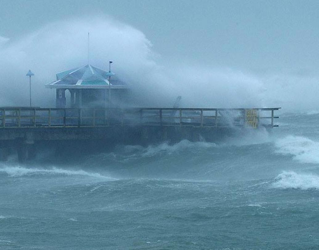 এখন ক্যাটগরি ২-তে পরিণত হয়েছে এই ঘূর্ণিঝড়।