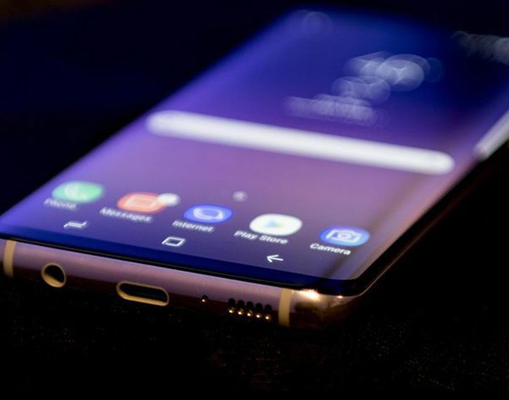 স্ক্রিন রেজলিউশন:
আইফোন এক্স- ২,৪৩৬*১,১২৫ পিক্সেল।
নোকিয়া ৮- ১৪৪০*২৫৬০ পিক্সেল।
স্যামস্যাং গ্যালাক্সি এস৮- ১৪৪০*২৯৬০ পিক্সেল।