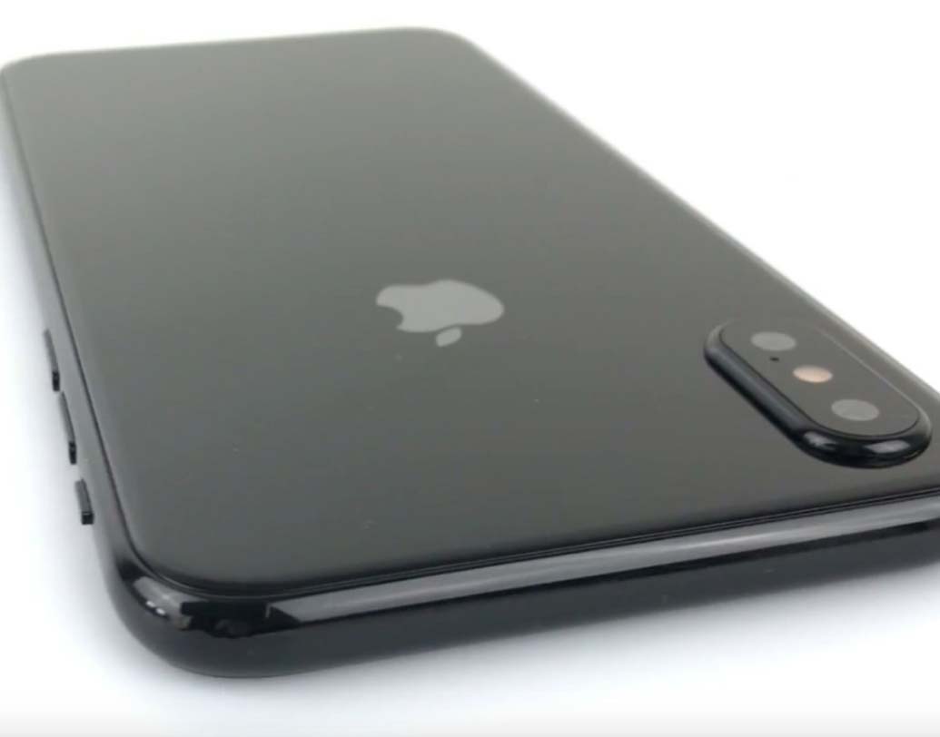 কোনও হোমবাটন নেই আইফোন এক্স-এ। এটি সম্পূর্ণভাবে ওয়াটার ও ডাস্টপ্রুফ। ভারতীয় মুদ্রায় এর দাম শুরু হবে মোটামুটি ৮৯ হাজার টাকা থেকে।