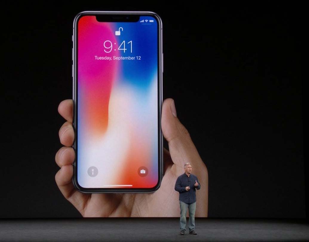 আপনার সাধের ফোনটিকে সাজাতে ফোনের সঙ্গে কিনতে পারেন নানা অ্যাকসেসরিজও। ইন-হাউস ডিজাইন লেদার ও সিলিকন কেস কিনতে পারেন। দাম শুরু সাড়ে তিন হাজার টাকা থেকে। লেদার ফোলিও কিনতে পারেন। যার দাম পড়বে ৮,৬০০ টাকা। ম্যাচিং মেটালিক ফিনিশ ও লাইটও কিনতে পারেন। দাম সাড়ে চার হাজারের কাছাকাছি।