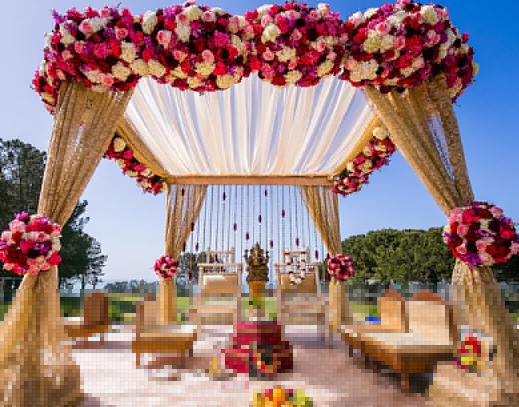 হোটেল বা এক্সটিক লোকেশনে বিয়ের অনুষ্ঠান করলে অনেক খরচ হবে। সময় থাকতে থাকতে ঘুরে দেখে ব্যাঙ্কয়েট হল বুক করে নিন। আগে সময় থাকতে বুক করলে বাজেট অনুযায়ী সুন্দর ব্যাঙ্কয়েট হল পেয়ে যাবেন। বিয়ে যত এগিয়ে আসবে তাড়াহুড়োয় বুক করলে ভাড়াও বেড়ে যাবে।