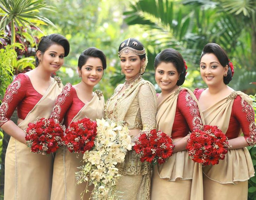 বিয়ে জীবনের খুবই গুরুত্বপূর্ণ ধাপ। এই বিশেষ দিনে পরিবার, আত্মীয়-বন্ধুদের পাশে থাকা খুবই জরুরি। অনেকের সঙ্গেই হয়তো সে ভাবে যোগাযোগ না থাকলেও চক্ষু লজ্জার খাতিরে বিয়েতে নিমন্ত্রণ করতে হয়। গেস্ট লিস্টের তালিকা সংক্ষিপ্ত করে খরচ অনেকটাই আয়ত্তে রাখতে পারেন।