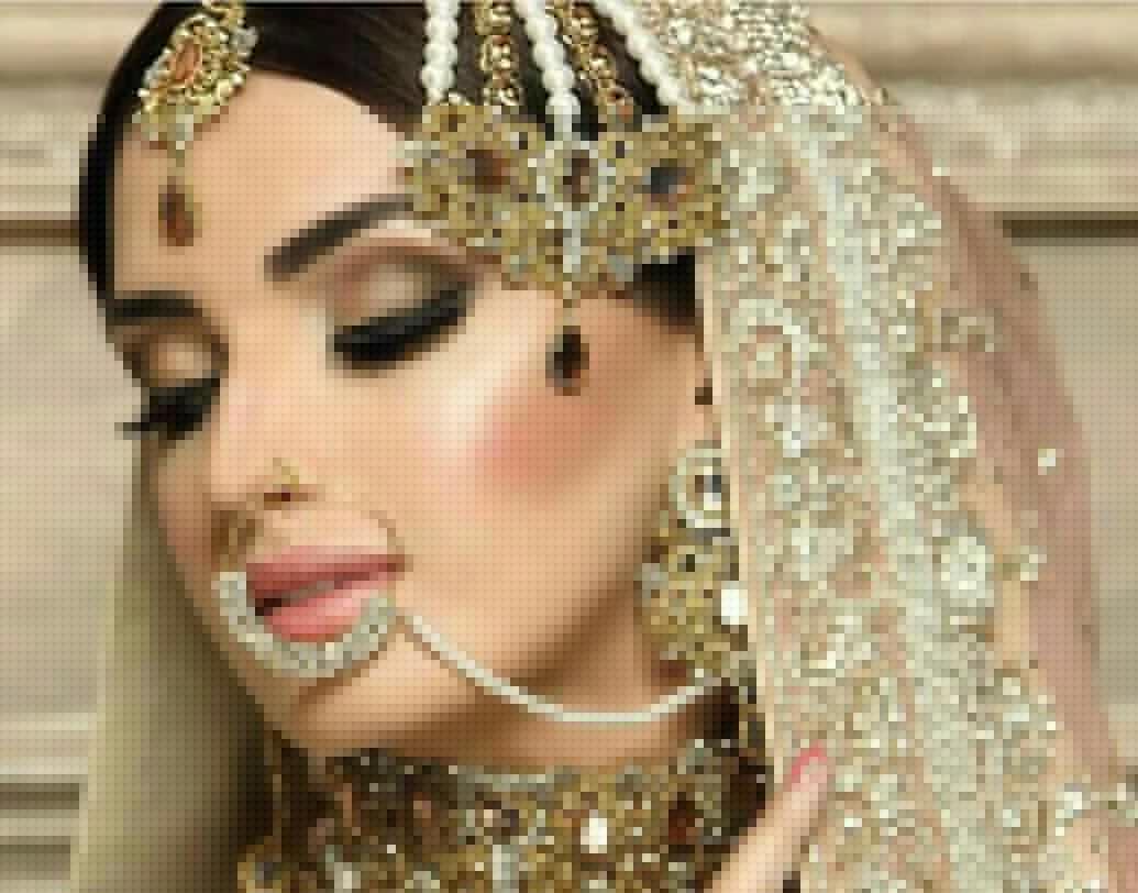 পোষাক ও গয়না: নিজের বিয়েতে সুন্দর করে সাজতে সকলেই চান। অনেকেই ডিজাইনারদের থেকে বিশেষ পছন্দের পোষাক, শাড়ি কিনতে গিয়ে বেশি খরচ করে ফেলেন। ডিজাইনার পোষাক না কিনে ব্র্যান্ডেড দোকান থেকে কিনলে অনেকটাই কম দামে ভাল মানের পোষাক পাবেন। গয়নার ক্ষেত্রে যদিও ব্যাপারটা উল্টো। ব্র্যান্ডেড দোকানে গয়নার দাম বেশি।