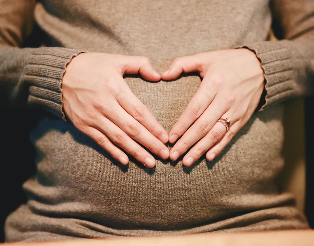 অবাঞ্ছিত গর্ভপাত: বিশেষজ্ঞরা জানাচ্ছেন, প্রেগন্যান্ট মহিলাদের চা সম্পূর্ণ এড়িয়ে চলা উচিত। এর মধ্যে থাকা ক্যাফেইন গর্ভস্থ ভ্রুণের ক্ষতি করে। অবাঞ্ছিত গর্ভপাতের ঝুঁকি তৈরি করে।