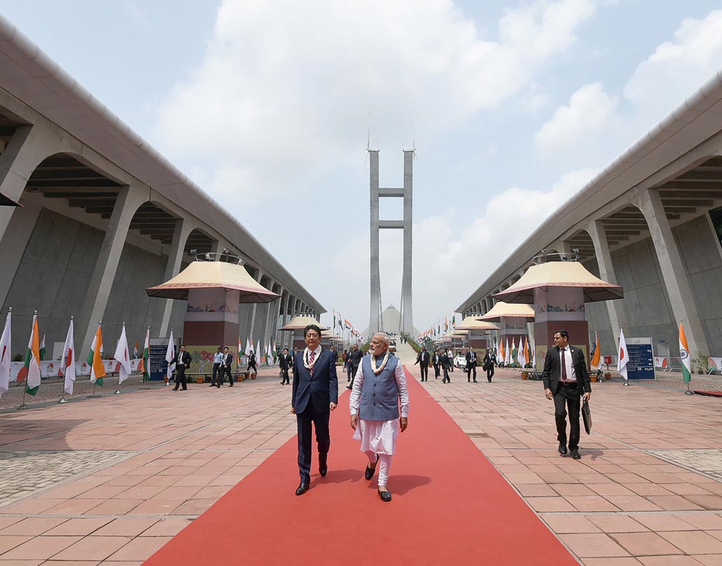 প্রাথমিক ভাবে প্রকল্প শেষ করতে ২০২৩ সাল পর্যন্ত সময় লাগলেও, স্বাধীনতার ৭৫ বছরে অর্থাৎ ২০২২ সালের মধ্যেই বুলেট ট্রেন চালু করতে চান মোদী।