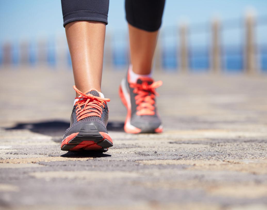 প্রতি দিন ১৫ মিনিট হাঁটা শরীরের অতিরিক্ত মেদ ঝরাতে সাহায্য করে। গবেষণায় দেখা গিয়েছে, যে মহিলারা প্রতি দিন হাঁটেন তাঁদের বডি ফ্যাট, যারা নিয়মিত ওয়ার্কআউট করেন তাদের তুলনায় কম থাকে।