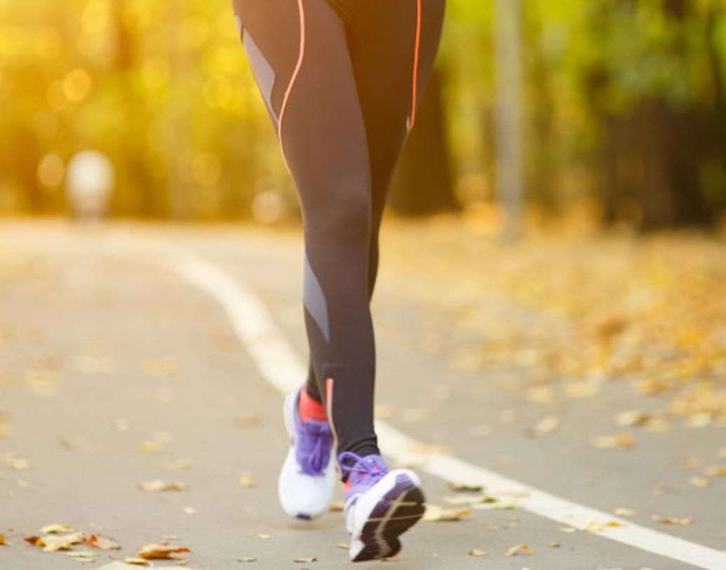 হাঁটার সময় খুব জোরে বা খুব আস্তে না হেঁটে একটা স্টেডি পেস বজায় রাখার চেষ্টা করুন। এতে অনেক বেশি ফিটনেস বাড়বে। সারা দিনের কাজের মধ্যেও দেখবেন একটা স্টেডি পেস আসবে। আলস্য লাগবে না।