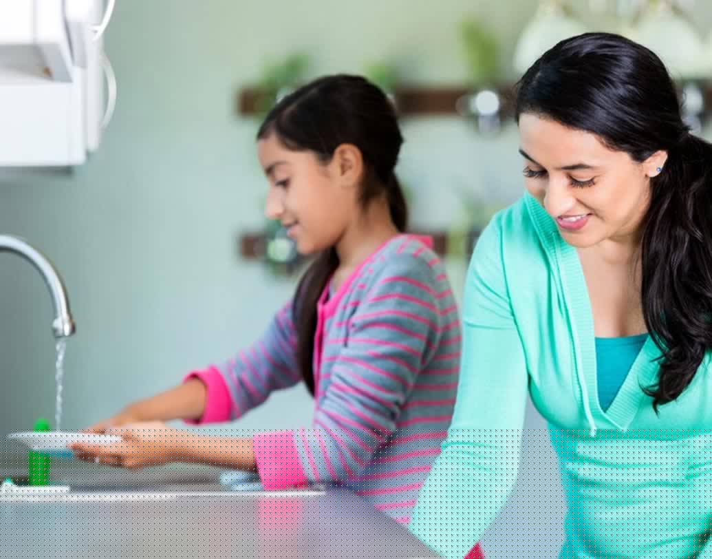 বাচ্চাদের একা রেখে গেলে ওরা স্বাবলম্বী হতে শিখবে। নিজেদের দায়িত্ব নিতে শিখবে। যা ভবিষ্যতের জন্য অত্যন্ত গুরুত্বপূর্ণ।