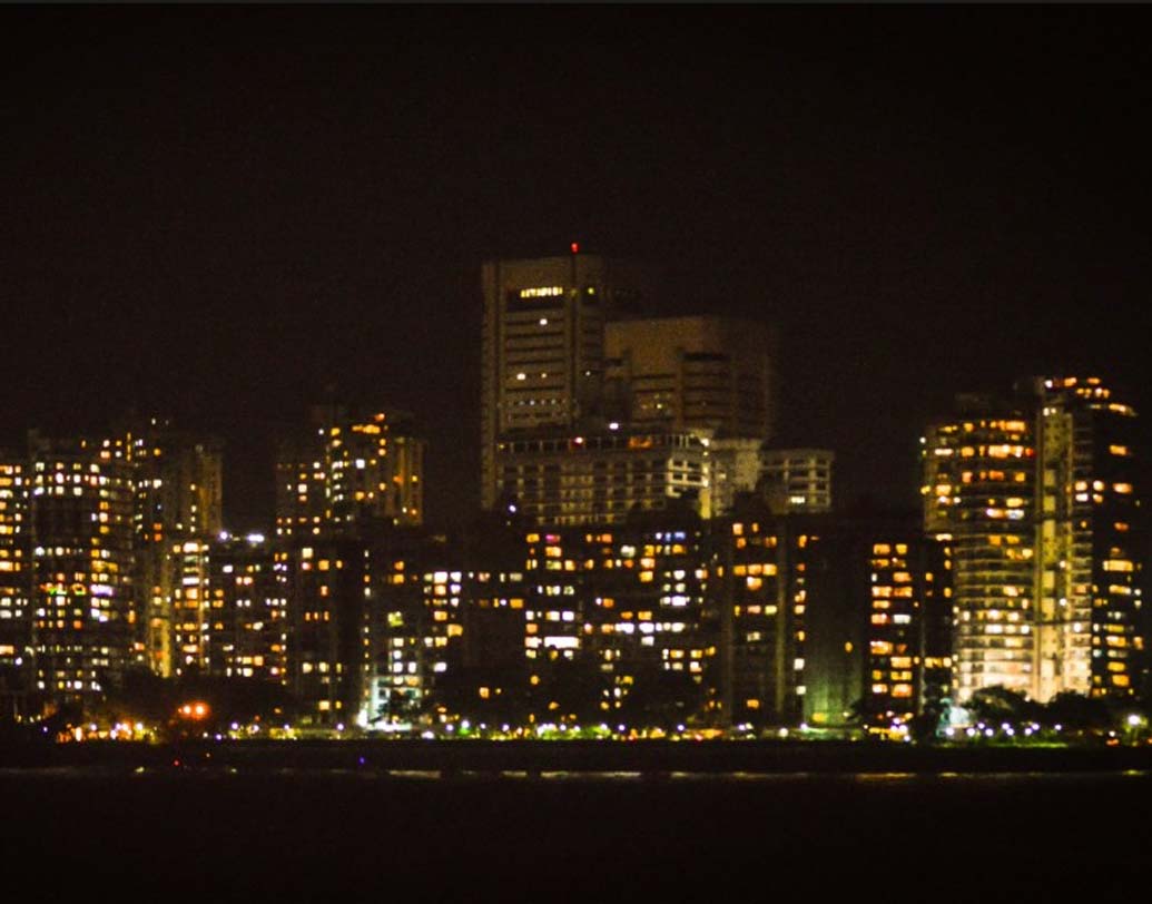 কনট প্লেস ছাড়া মুম্বইয়ের বান্দ্রা কুর্লা কমপ্লেক্স এই সমীক্ষায় ১৬ নম্বরে রয়েছে। এই এলাকায় প্রতি বর্গফুটের প্রাইম ভাড়া প্রায় সাড়ে পাঁচ হাজার টাকা। ৩০ নম্বরে রয়েছে নরিম্যান পয়েন্ট। এখানকার প্রাইম ভাড়া চার হাজার টাকারও বেশি।