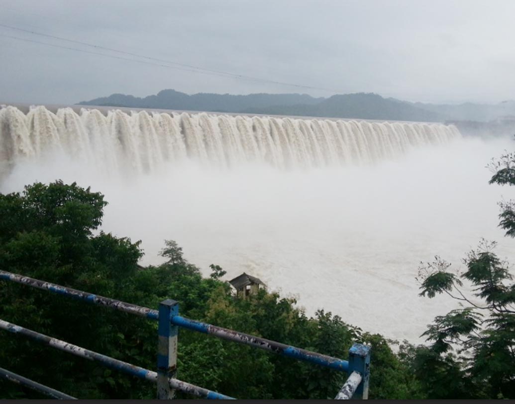 সরকারি সূত্রে খবর, মধ্যপ্রদেশ, মহারাষ্ট্র এবং গুজরাত— এই তিন রাজ্যে বাঁধ থেকে উত্পন্ন বিদ্যুত্ ভাগ করে দেওয়া হবে। পাশাপাশি রাজ্য সরকারের দাবি, বাঁধটি চালু হলে উপকৃত হবেন ১০ লক্ষ কৃষক।