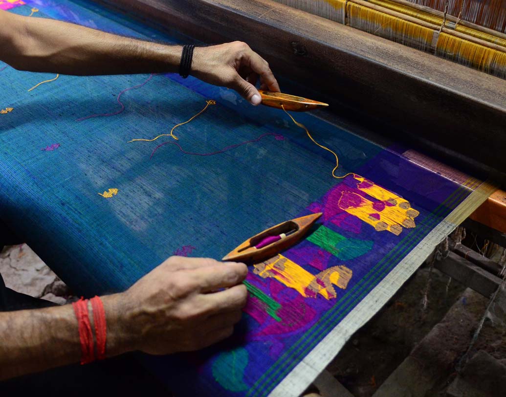 জোরকদমে চলছে পুজোর প্রস্তুতি।