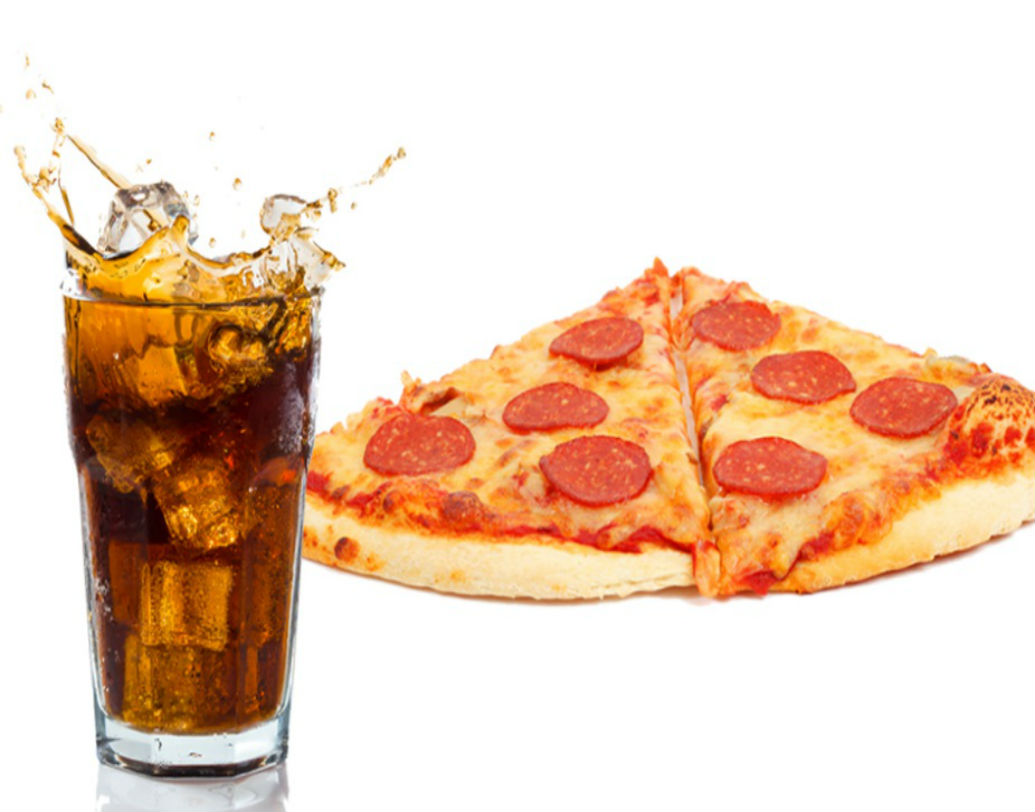 লিভারের ক্ষতি রুখতে বাইরের খাবার এড়িয়ে চলুন।