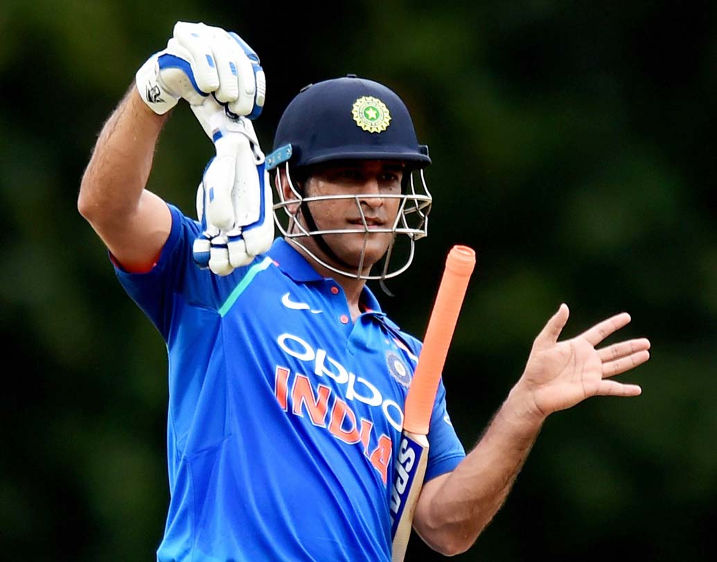 চেন্নাই ম্যাচেই ধোনি সব ফর্ম্যাটের ক্রিকেট মিলিয়ে হাফ সেঞ্চুরির সেঞ্চুরি করলেন। এই ১০০ হাফ সেঞ্চুরির মধ্যে ৬৬টিই ওয়ান ডে-তে। অস্ট্রেলিয়ার বিরুদ্ধে সাত নম্বর।