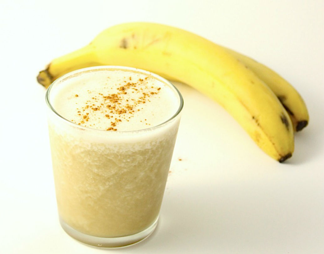 কলা এবং দুধ: কলা এবং দুধ একসঙ্গে সবাই খাই ঠিকই, কিন্তু এতে বিষক্রিয়া সম্ভাবনা প্রচুর।