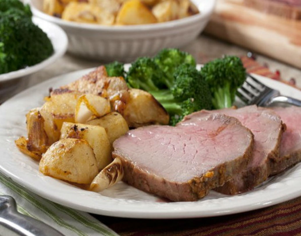 মাংস এবং আলু: মাংসের সঙ্গে ম্যাসড আলু খেলেই বিপদ। কেন না ফাইবারের স্বল্পতায় শরীরে নানা রকম ক্ষতিকারক প্রতিক্রিয়া ঘটতে পারে।