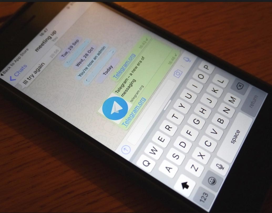 শুধু তাই নয়, সে অনলাইন থাকলেও আপনাকে দেখাবে না।