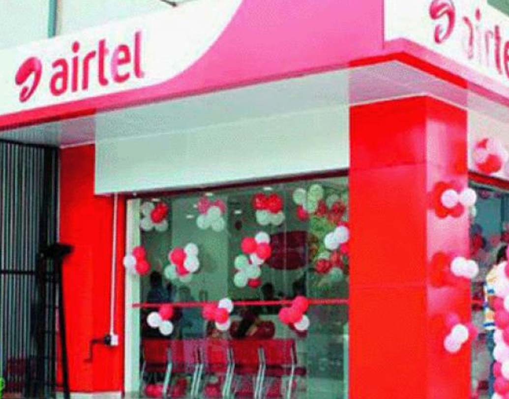 যদি আপনি পোস্টপেড গ্রাহক হন, তা হলে প্রথমেই গুগল প্লে-তে গিয়ে ডাউনলোড করুন এয়ারটেল টিভি অ্যাপ।