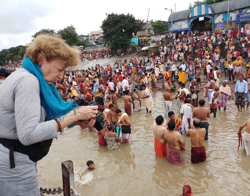 বিদেশিনীর চোখে মহালয়ার সকাল।