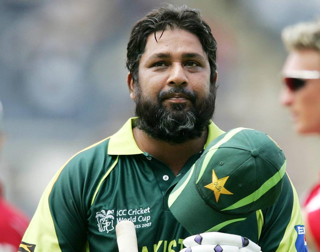 ইনজামাম উল হক: প্রাক্তন পাক অধিনায়কের শতরানের সংখ্যা ১০টি। কিন্তু সেঞ্চুরি সংখ্যার ঠিক দ্বিগুন বার শূন্য রানে আউট হয়েছেন ইনজি।