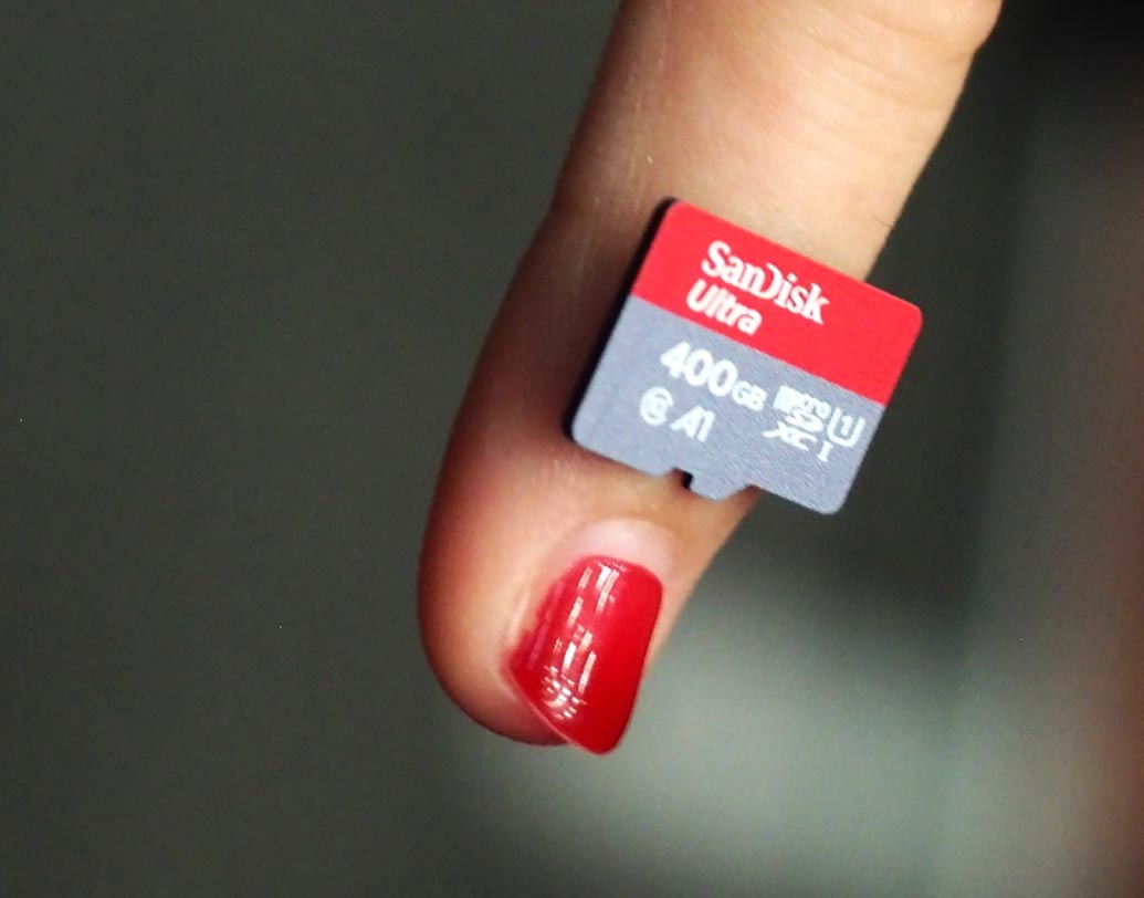 ফুল এইচডি সিনেমা, ভিডিও এবং প্রায় ১২০০ উচ্চ মেগাপিক্সেলের ছবি এক মিনিটের মধ্যে ট্রান্সফার করা যাবে।