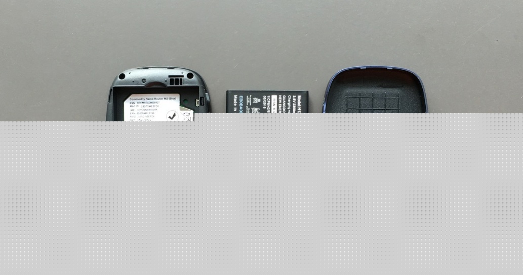 জিওফাইয়ে রয়েছে ২৩০০ এমএএইচ ব্যাটারি। ডেলিভারির সময় অবশ্য আধার কার্ডের সঙ্গে লিঙ্ক করতে হবে জিওফাই।