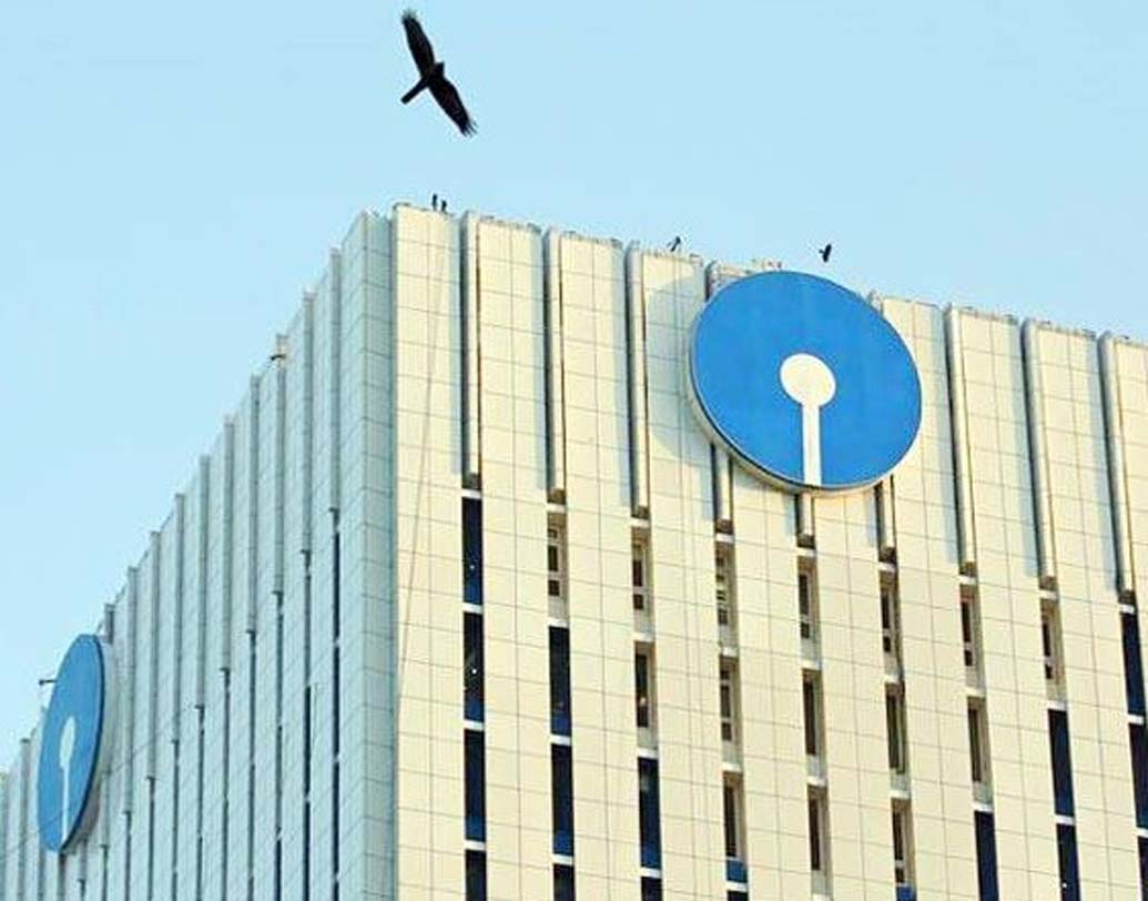 তবে কেন হঠাৎ এই সিদ্ধান্ত নেওয়া হল তা অবশ্য জানানো হয়নি স্টেট ব্যাঙ্কের তরফে।