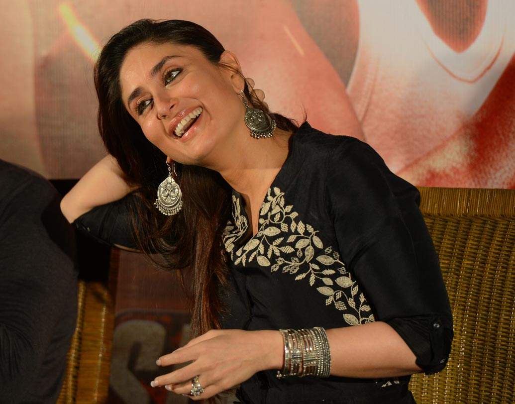 তৈমুরের আগেও করিনার আরও দুই সন্তান রয়েছে। অবাক হচ্ছেন? আসলে দিদি করিশ্মা কপূরের দুই সন্তান সামাইরা ও কিয়ানকেও করিনা নিজের সন্তান বলেই মনে করেন।