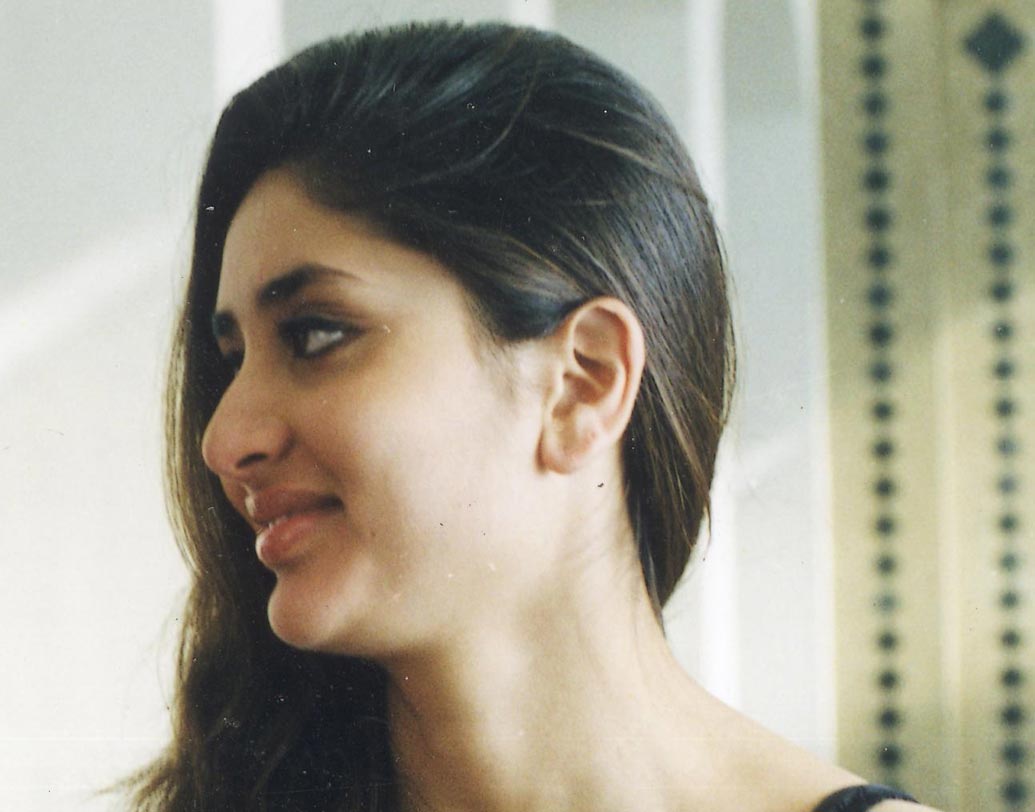 সাজতে বরাবরই ভালবাসেন করিনা। তবে তাঁর সবচেয়ে পছন্দ জুতো। নায়িকার বুটের কালেকশন নাকি হিংসে করার মতো।