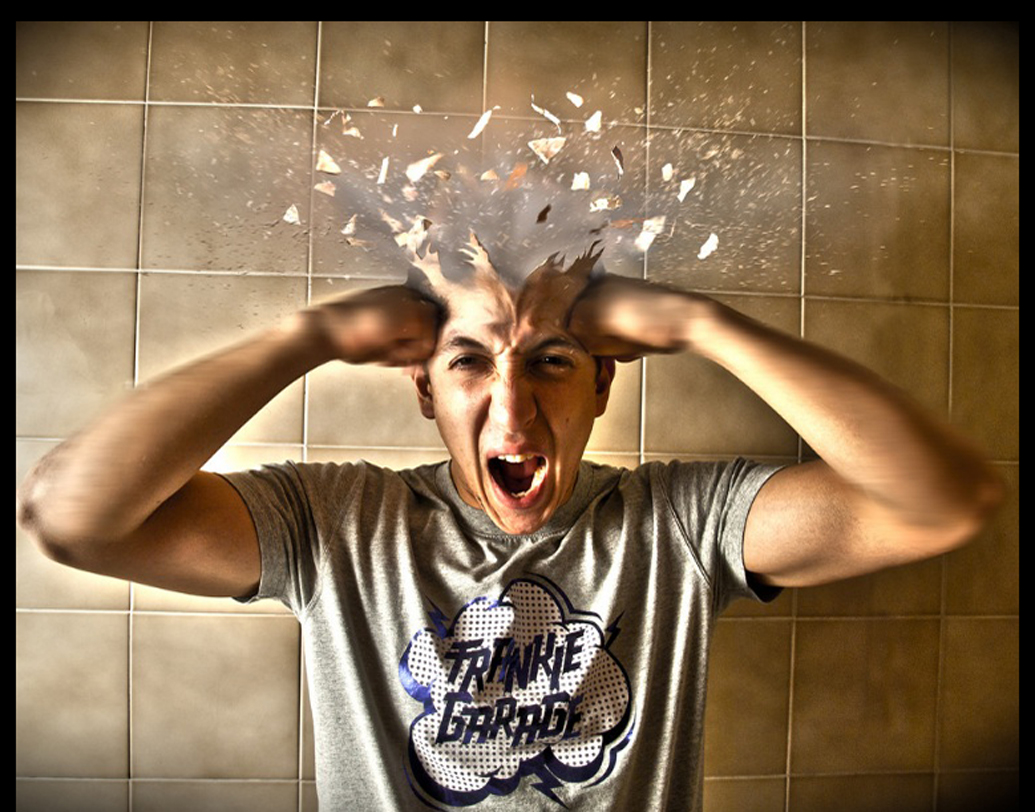 ঝটকা:
অনেক সময় ঘুমের মধ্যেই মনে হয় যেন মাথার মধ্যে একটা বিস্ফোরণ হল। এক ঝটকায় ঘুম ভেঙে যায় আমাদের।