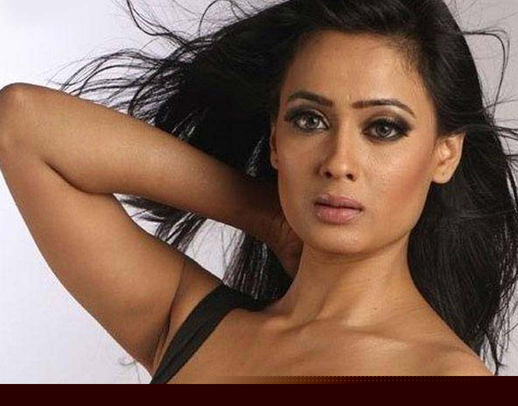 শ্বেতা তিওয়ারি: জনপ্রিয় টিভি তারকা শ্বেতা তিওয়ারি কে না চেনে। দ্বিতীয় বার মাতৃত্বের জন্য খুব সম্প্রতিই তিনি ছিলেন খবরের শিরোনামে। ইনস্টাগ্রামে তাঁর বেবি বাম্পের ছবিও পোস্ট করেছিলেন।