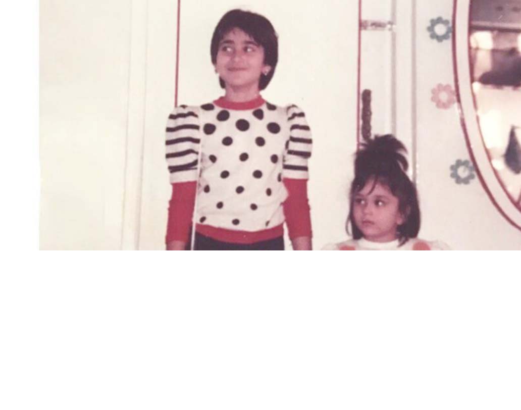 করিশ্মা আবার করিনা ও তাঁর ছোটবেলার একটি স্পেশাল ছবি শেয়ার করেছেন নিজের ইনস্টাগ্রাম পেজে।