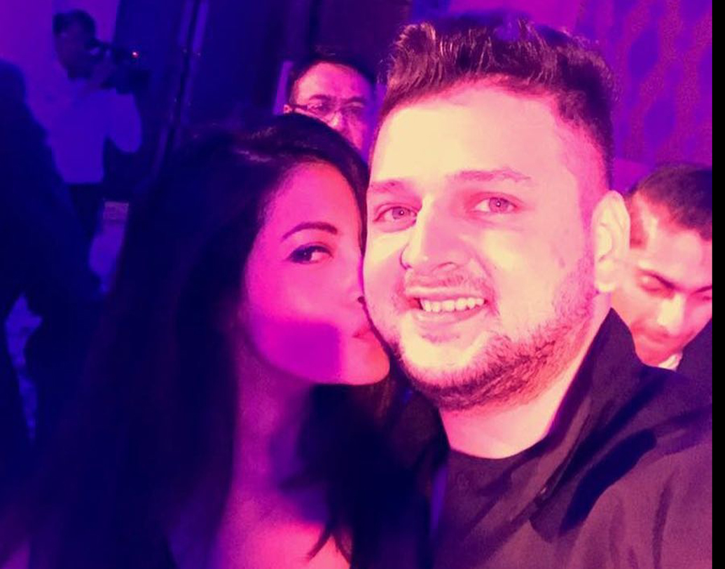 প্রিয় বন্ধুর সঙ্গে রিসেপশনে রিয়া সেন।