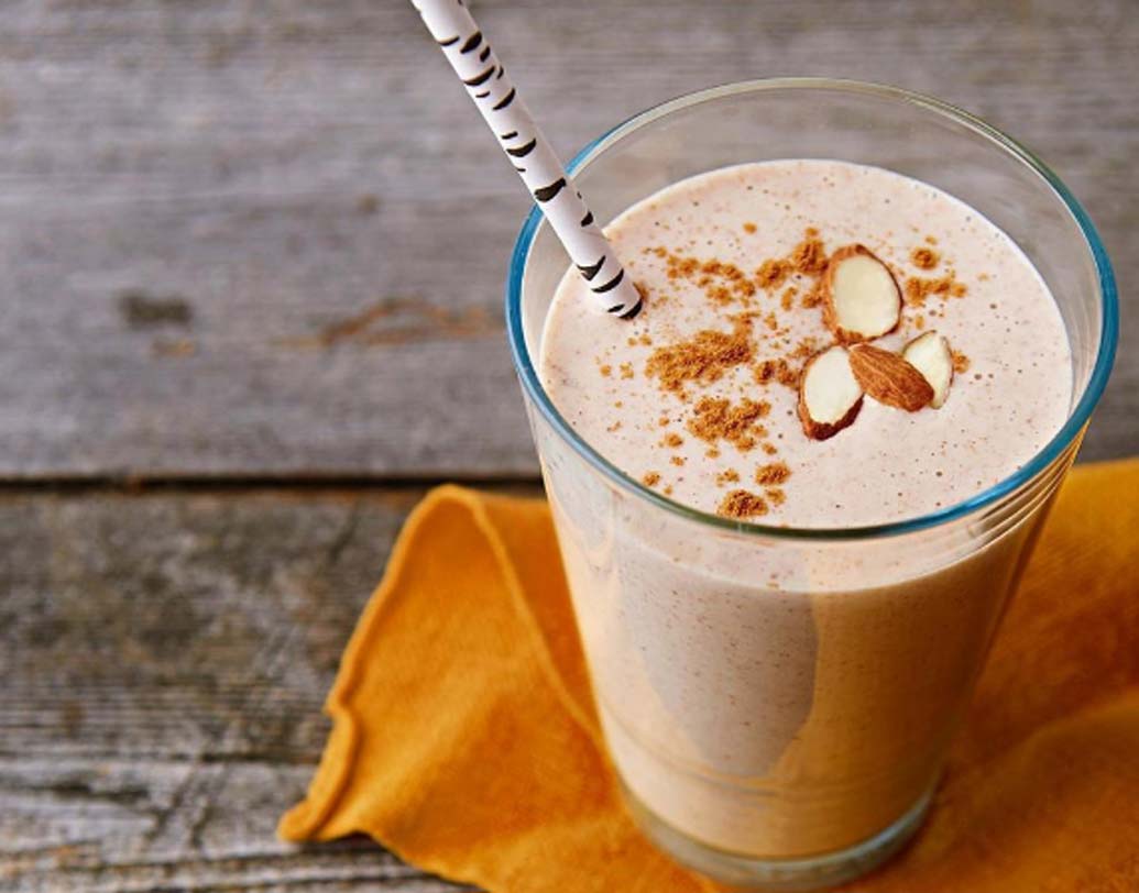 আমন্ডে প্রচুর পরিমাণে ফ্যাট এবং ক্যালোরি রয়েছে। ১০০ গ্রাম আমন্ডে ৫০ গ্রাম ফ্যাট রয়েছে। ফলে ওজন বাড়ার সম্ভাবনা রয়েছে।