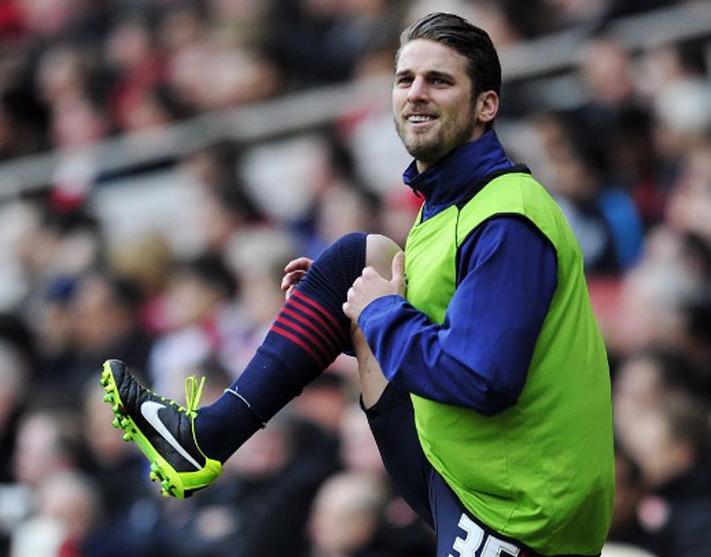 ডেভিড বেন্টলি: কেরিয়ারের শুরুটা দারুণ ছিল এই ব্রিটিশ ফুটবলারের। মাত্র ১৬ বছর বয়সেই আর্সেনালের হয়ে অভিষেক হয় তাঁর। অল্প দিনের মধ্যেই দ্বিতীয় বেকহ্যাম নামে জনপ্রিয় হয়ে ওঠেন ফুটবল সমর্থকদের কাছে। কিন্তু ডেভিডের জুয়ার নেশা ছিল মারাত্মক। জুয়ার ডুবে থাকতেন বড় সময়। মাত্র ২৯ বছর বয়সেই ফুটবলকে বিদায় জানাতে হয় বেন্টলিকে।