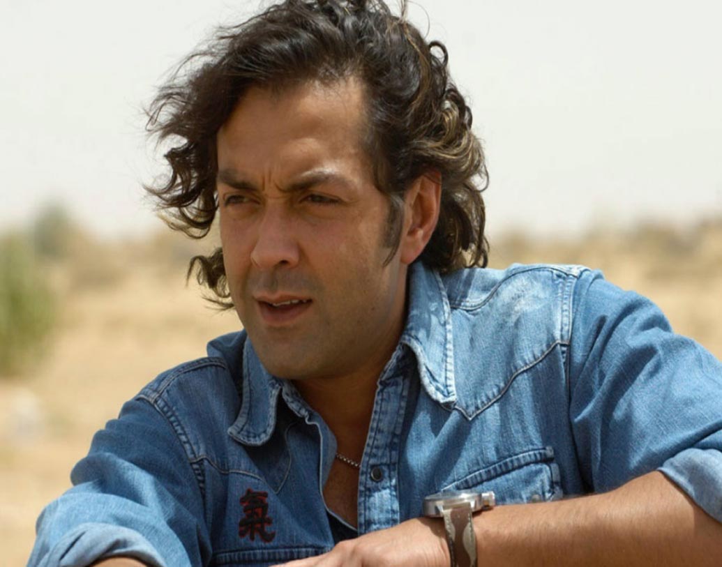 সব কথাতেই ‘টাচ উড’ বলার এক অদ্ভুত অভ্যাস রয়েছে ববি দেবলের। ববি যাই বলেন তার আগে একবার কাঠ স্পর্শ করা তাঁর কাছে ভয়ানক জরুরি।