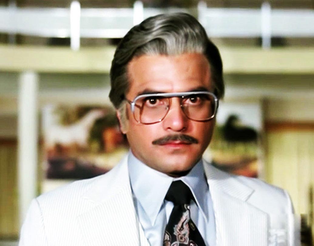 প্রাতঃকৃত্য সারার সময় জিতেন্দ্রর একটি করে পেপে চাইই চাই। বাথরুমে ঢোকার সময় পেপেটি না পেলে বেজায় চটে যান জিতেন্দ্র।