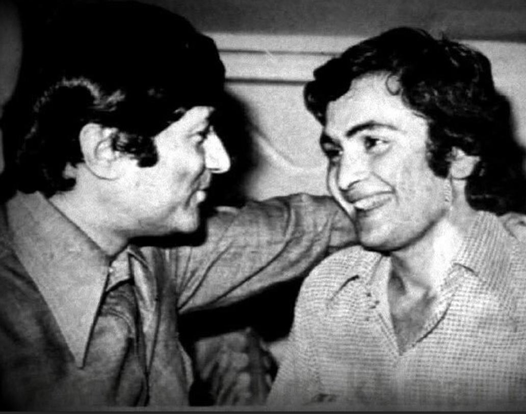 ‘ববি’ দেখে দেব আনন্দ তাঁকে বলেছিলেন, ঋষি কপূরের সঙ্গে কাজ করতে চান তিনি। এই ছবি নিজেই টুইট করেছিলেন বার্থ ডে বয়।