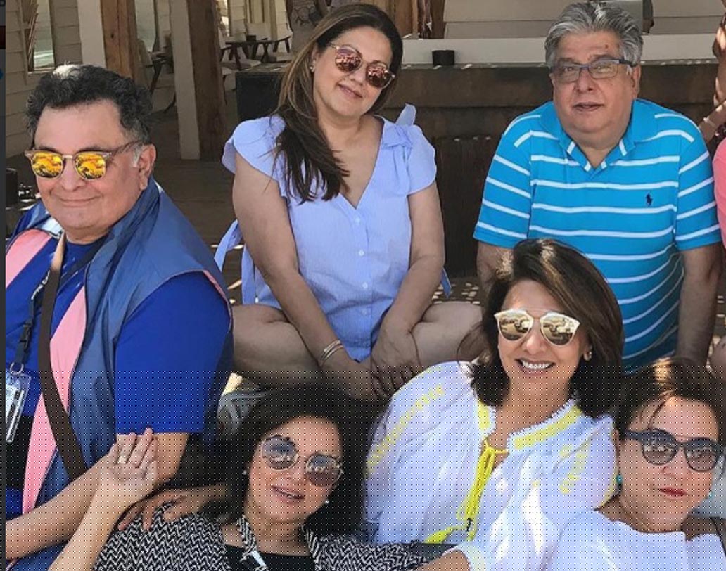 আপাতত ছুটির মুডে গ্রিক হলিডেতে কপূর রাজবংশের চিন্টুজি। বন্ধু ও পরিবারের সঙ্গে কোনও এক দ্বীপে। স্ত্রী নীতু কপূরও রয়েছেন।