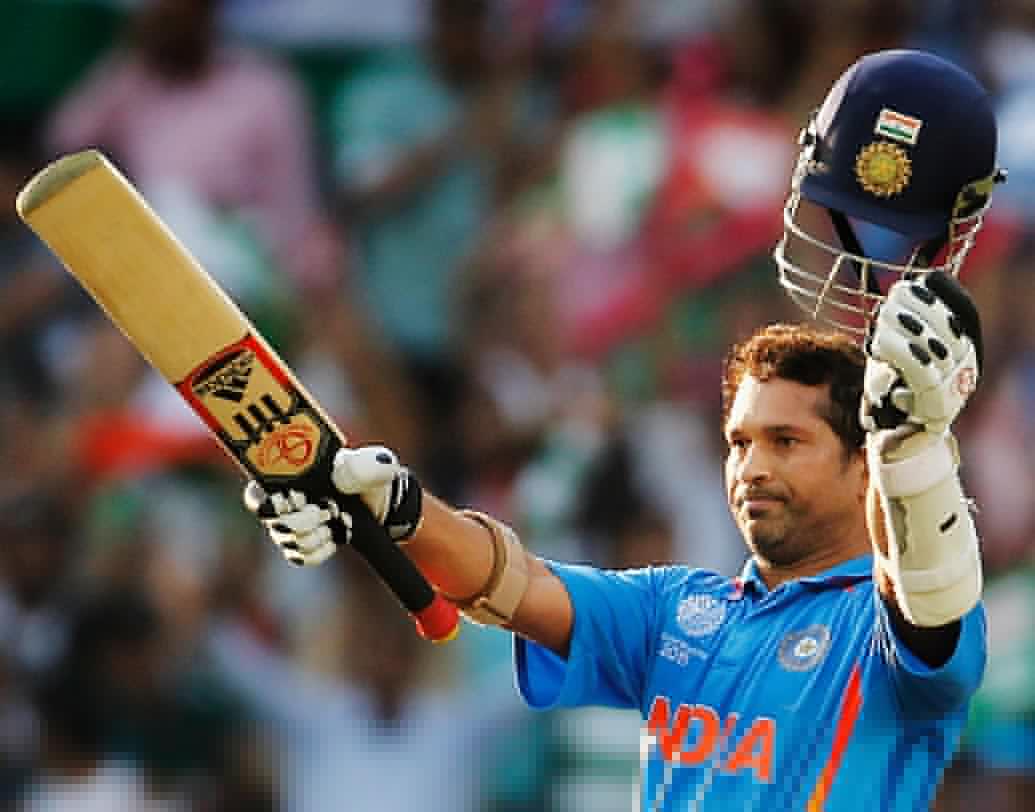 সচিন তেন্ডুলকর: নিজের গোটা ক্রিকেট কেরিয়ারে ১০০টি আন্তর্জাতিক শতরান করেছেন সচিন। খেলেছেন ৪৬৩টি একদিনের আন্তর্জাতিক ম্যাচ এবং ২০০টি টেস্ট। এই রেকর্ড অন্য ক্রিকেটারদের পক্ষে ভাঙা কার্যত অসম্ভব।