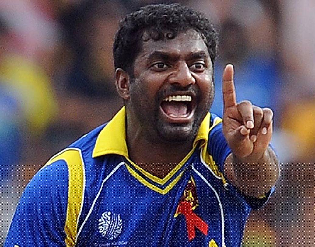 মুথাইয়া মুরলীথরণ: শ্রীলঙ্কার এই কিংবদন্তি নিজের টেস্ট কেরিয়ারে নিয়েছেন মোট ৮০০টি উইকেট এবং ওয়ান ডে-তে উইকেট সংখ্যা ৫৩৪। এই উইকেট সংখ্যা ছোঁয়াটাই স্বপ্ন তরুণ প্রজন্মের ক্রিকেটারদের কাছে।