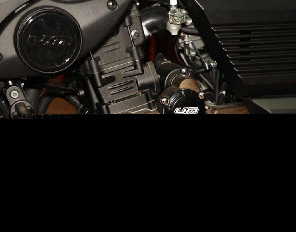 ২৭৯ সিসি-র ইঞ্জিন রয়েছে এই বাইকে। দু’টি বাইকের ইঞ্জিনেই রয়েছে ৬-স্পিড ট্রান্সমিশন বক্স।