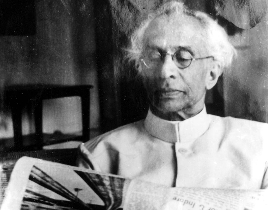 কিন্তু ছাত্রদের সেই আবেদন খারিজ করে দিয়েছিলেন খোদ রাধাকৃষ্ণণ। নিজের নামে কোনও দিবস চাননি তিনি।